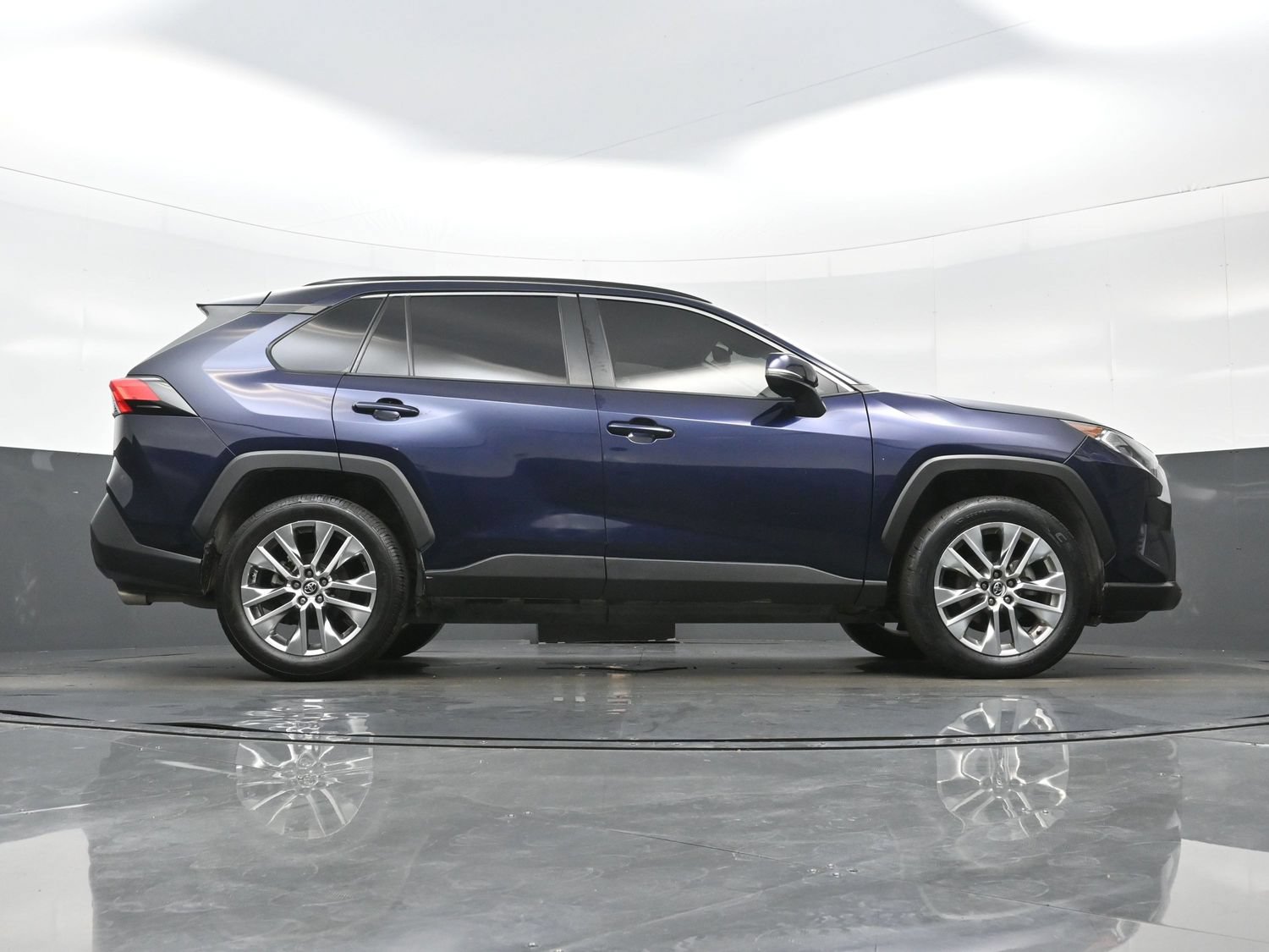 Used 2020 Toyota RAV4 XLE Premium FWD image 33