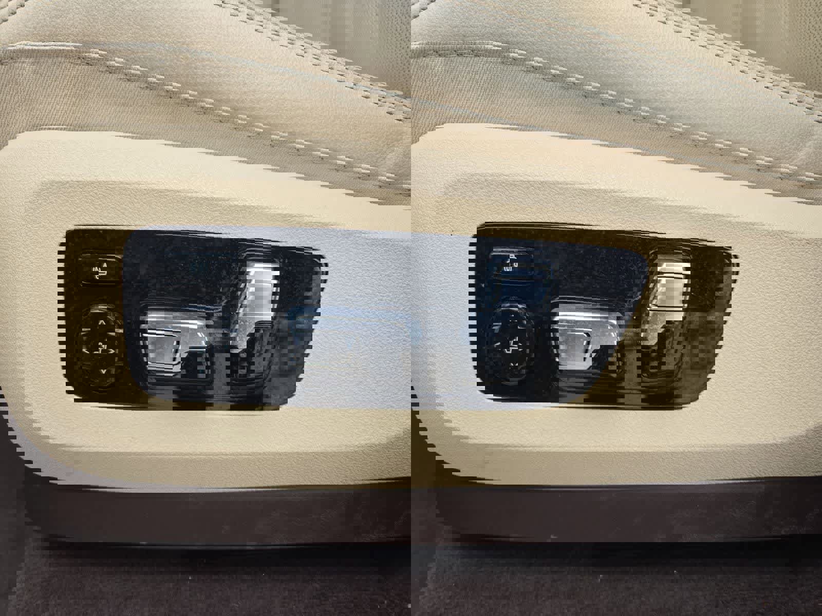 Used 2019 BMW X7 xDrive40i w/ Premium Package image 16