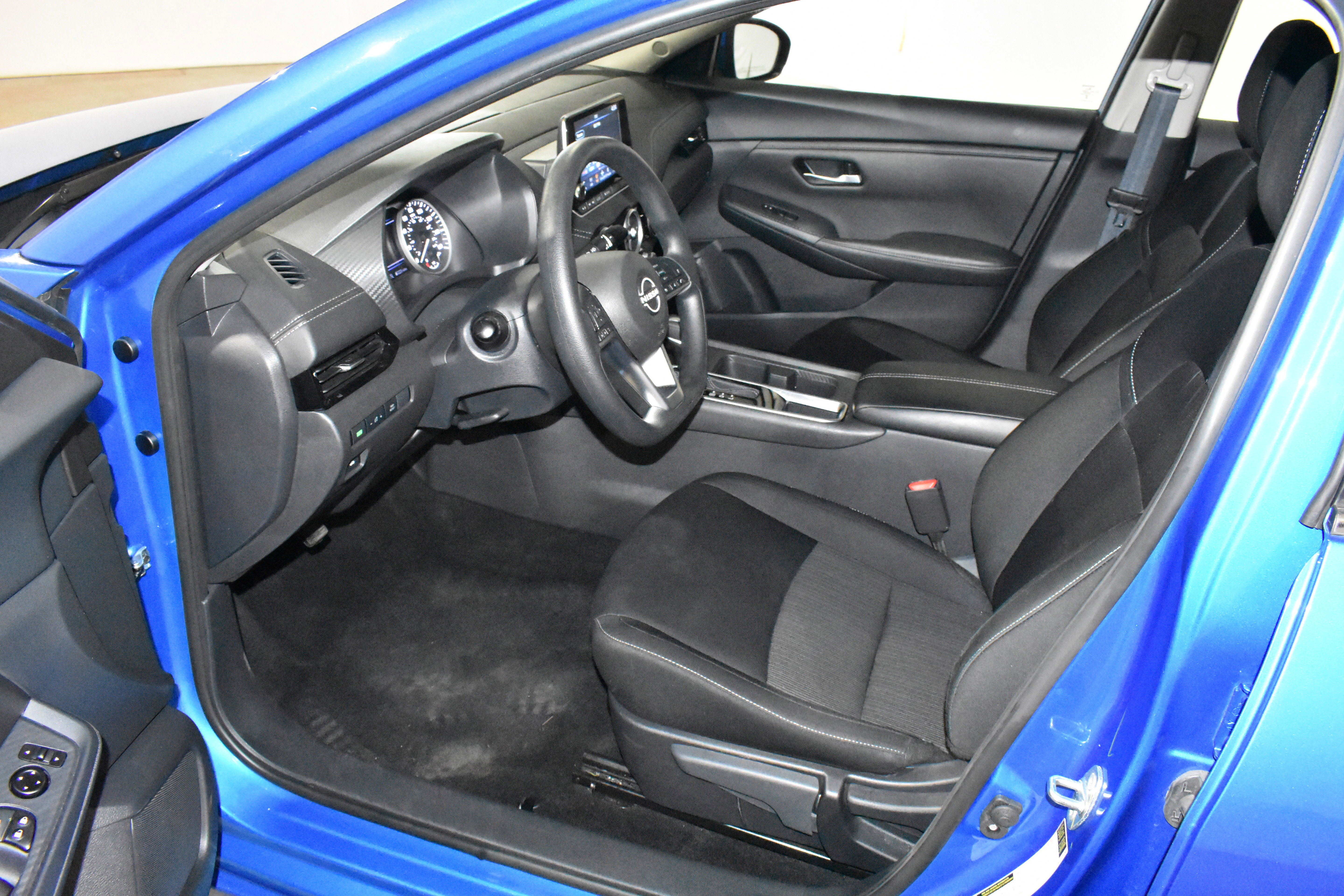 Used 2025 Nissan Sentra SV FWD image 22