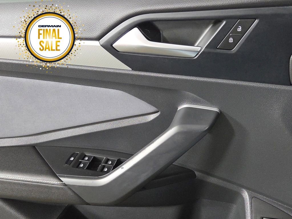 Certified 2025 Volkswagen Jetta SE w/ Sunroof Package image 25