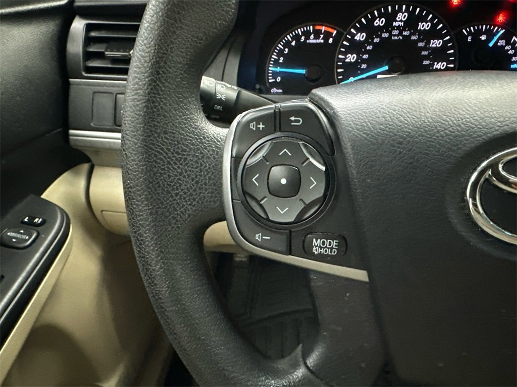 Used 2014 Toyota Camry L image 23