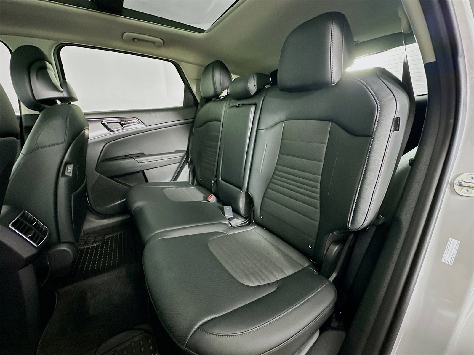 Used 2024 Kia Sportage SX image 26