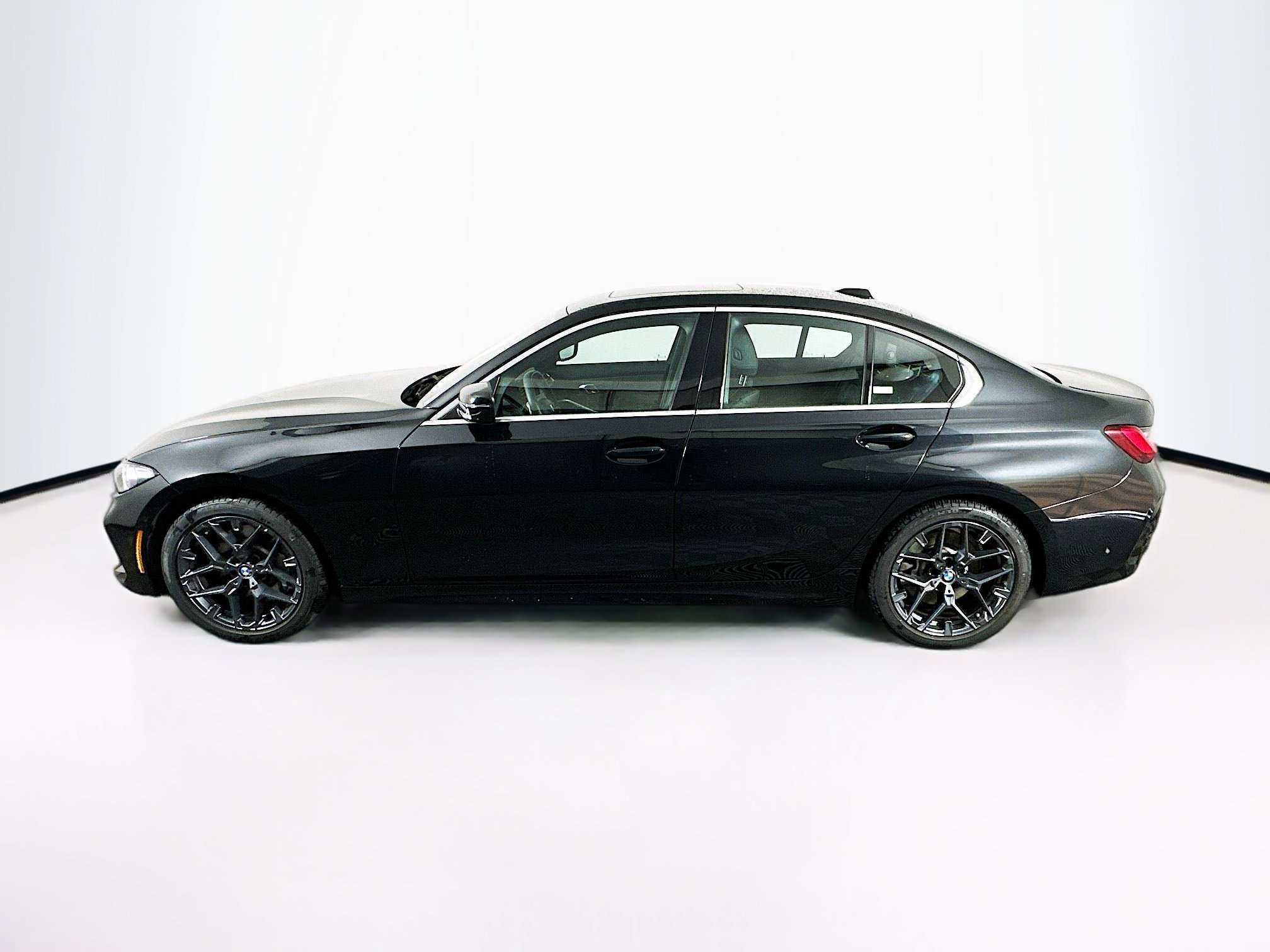 Used 2025 BMW 330i Sedan w/ Convenience Package image 4