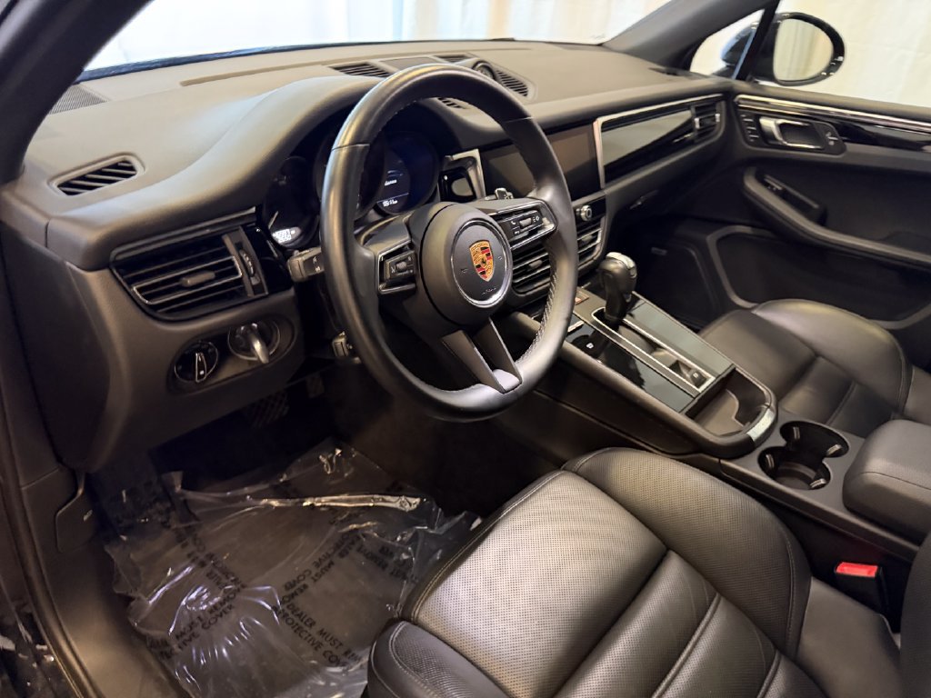 Certified 2023 Porsche Macan AWD/4WD image 4