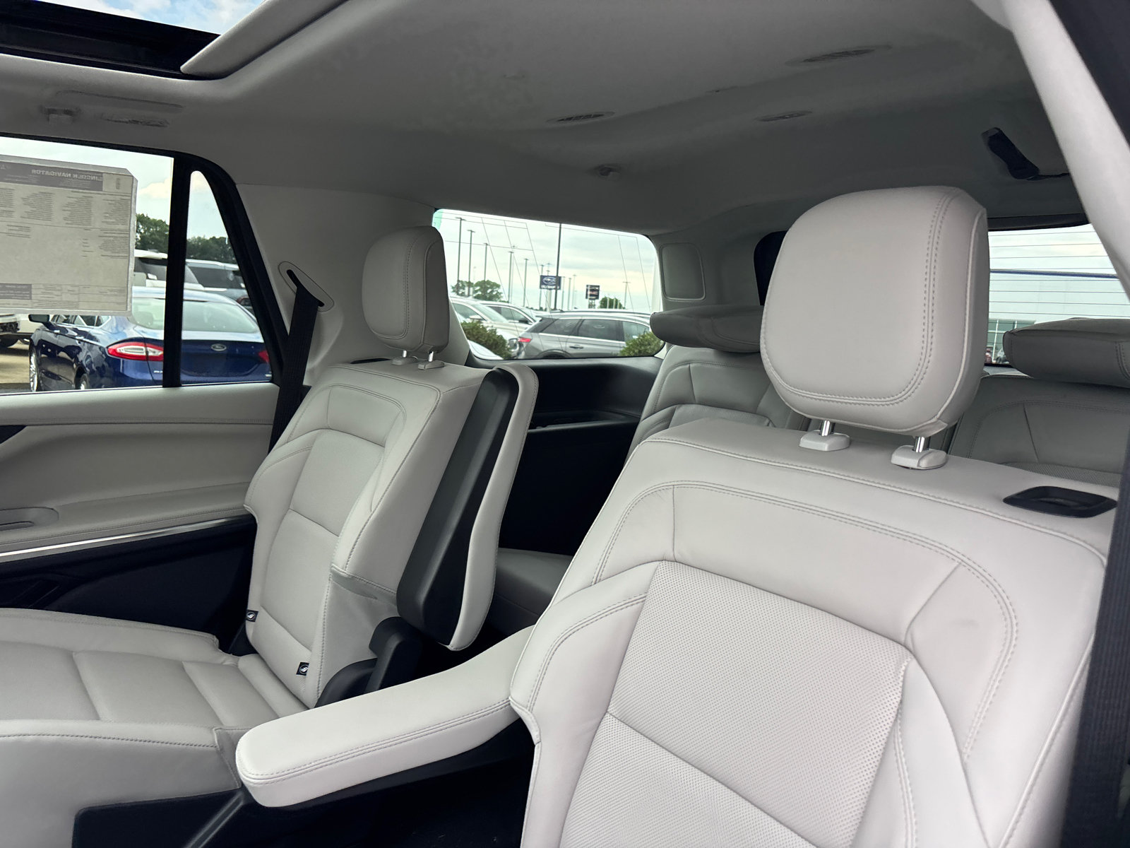 New 2026 Lincoln Navigator Reserve AWD/4WD image 26