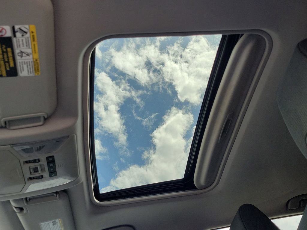 Used 2019 Toyota RAV4 XLE FWD image 5