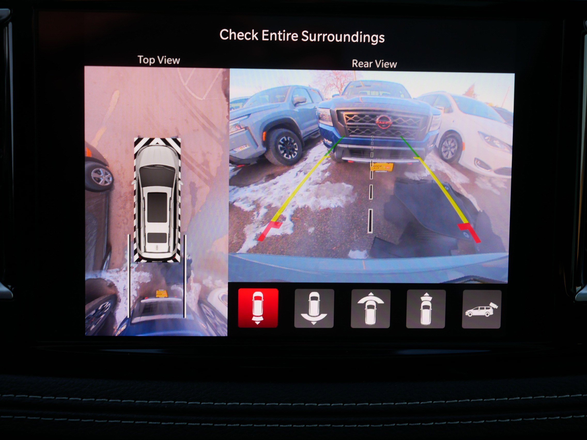 Used 2022 Chrysler Pacifica Limited w/ Uconnect Theater Family Group image 27