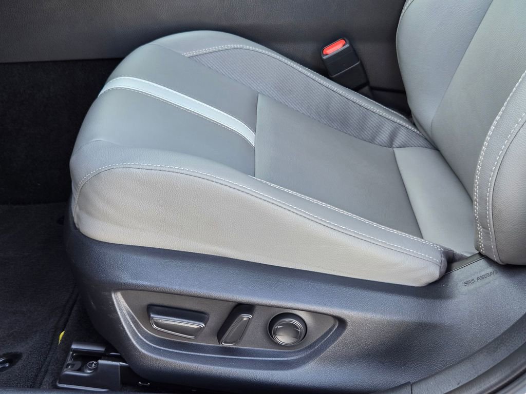 Used 2025 Toyota Camry SE image 13