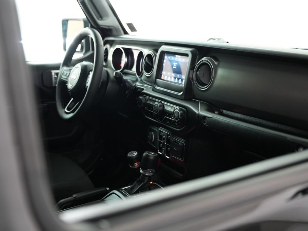 Used 2023 Jeep Gladiator Sport AWD/4WD image 46