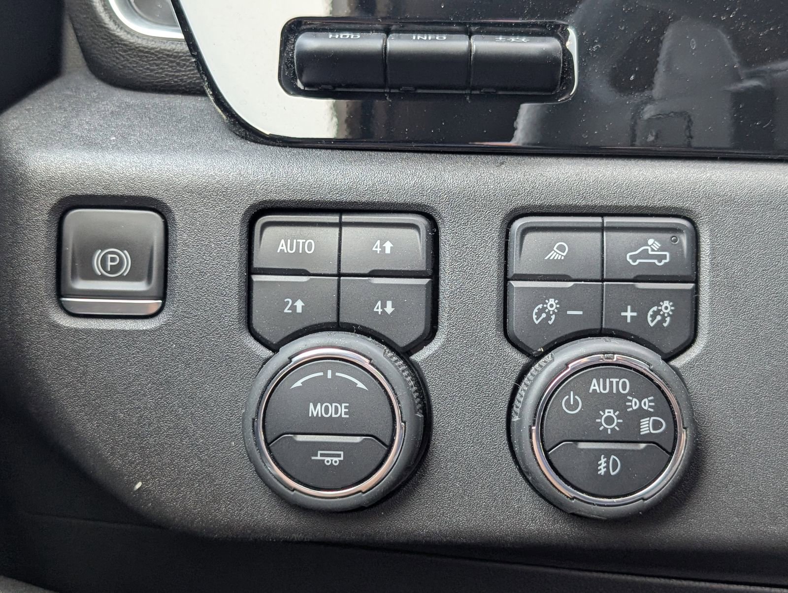 Used 2023 Chevrolet Silverado 1500 High Country w/ Technology Package AWD/4WD image 15