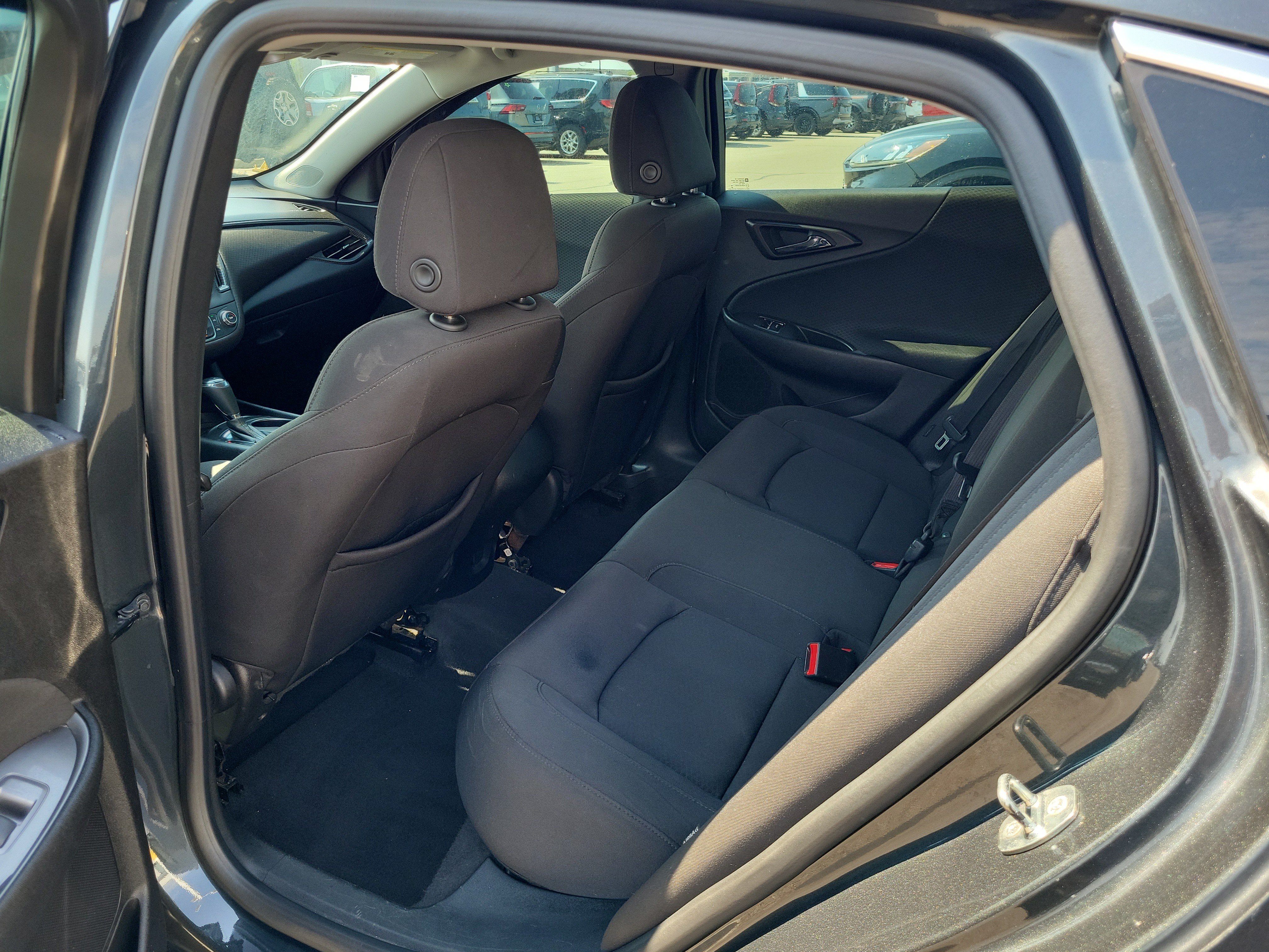Used 2018 Chevrolet Malibu LS FWD image 12