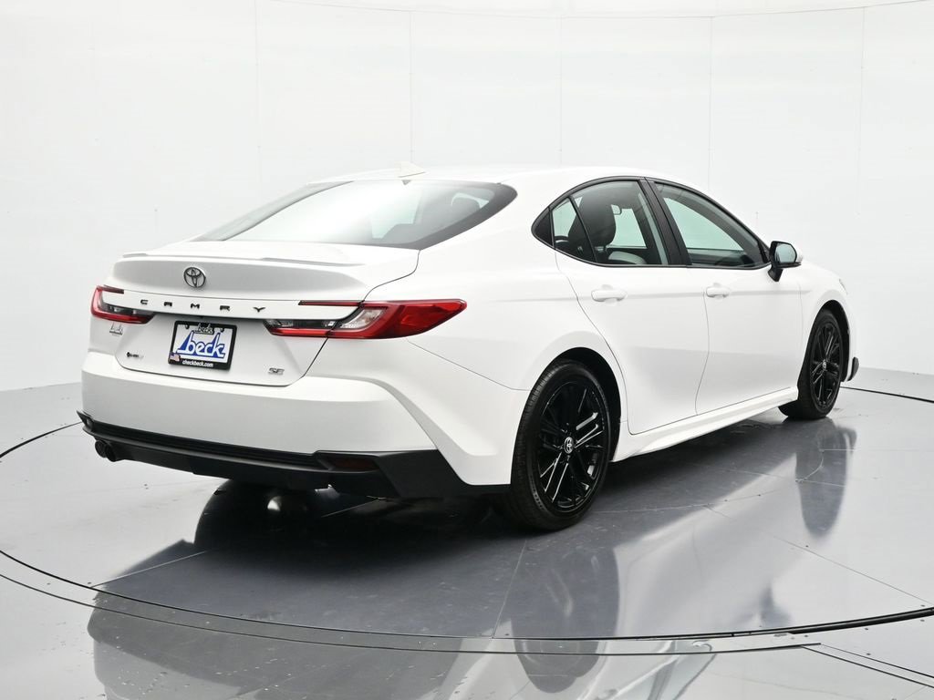 Used 2025 Toyota Camry SE image 5