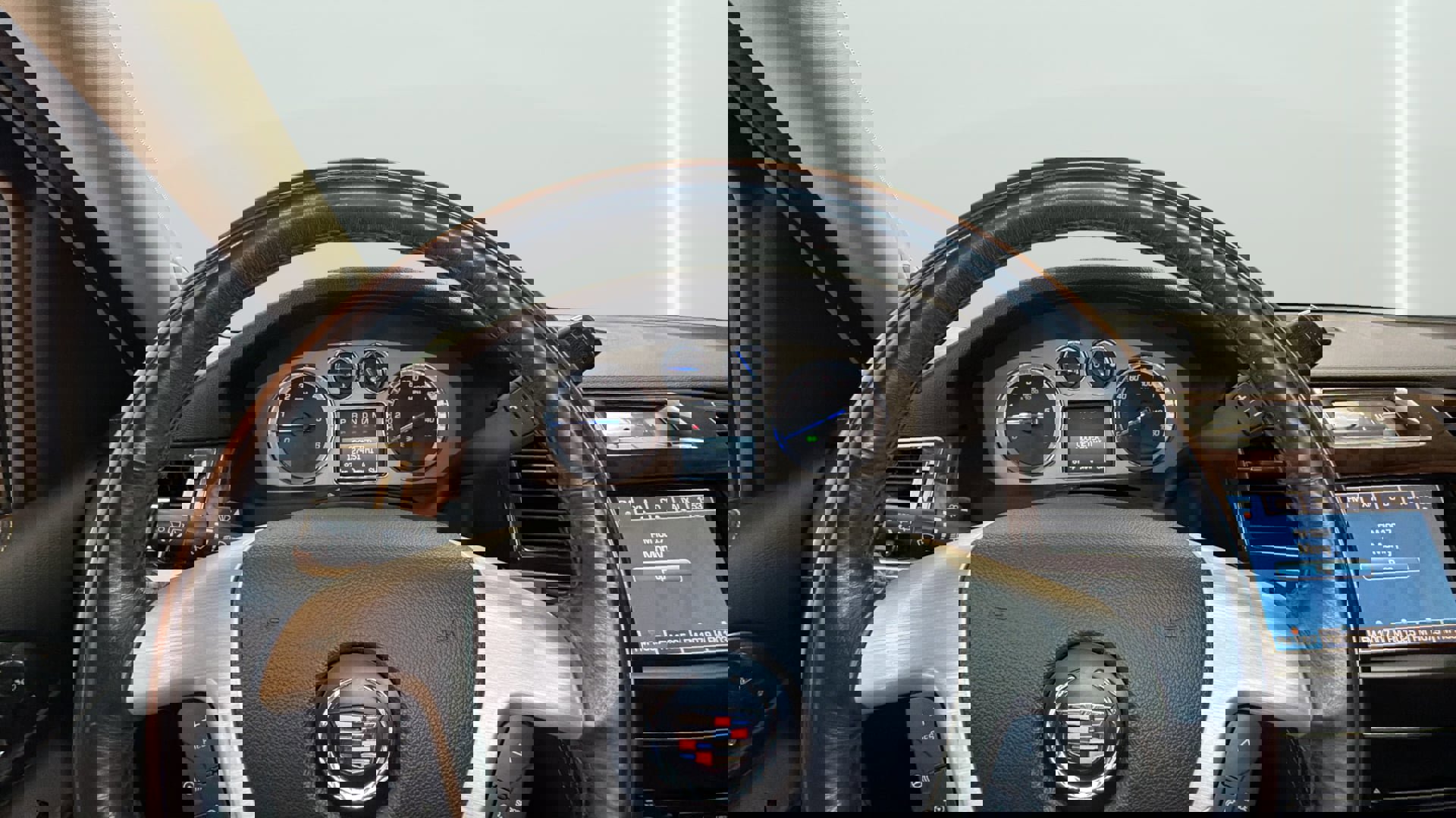 Used 2013 Cadillac Escalade Platinum image 29