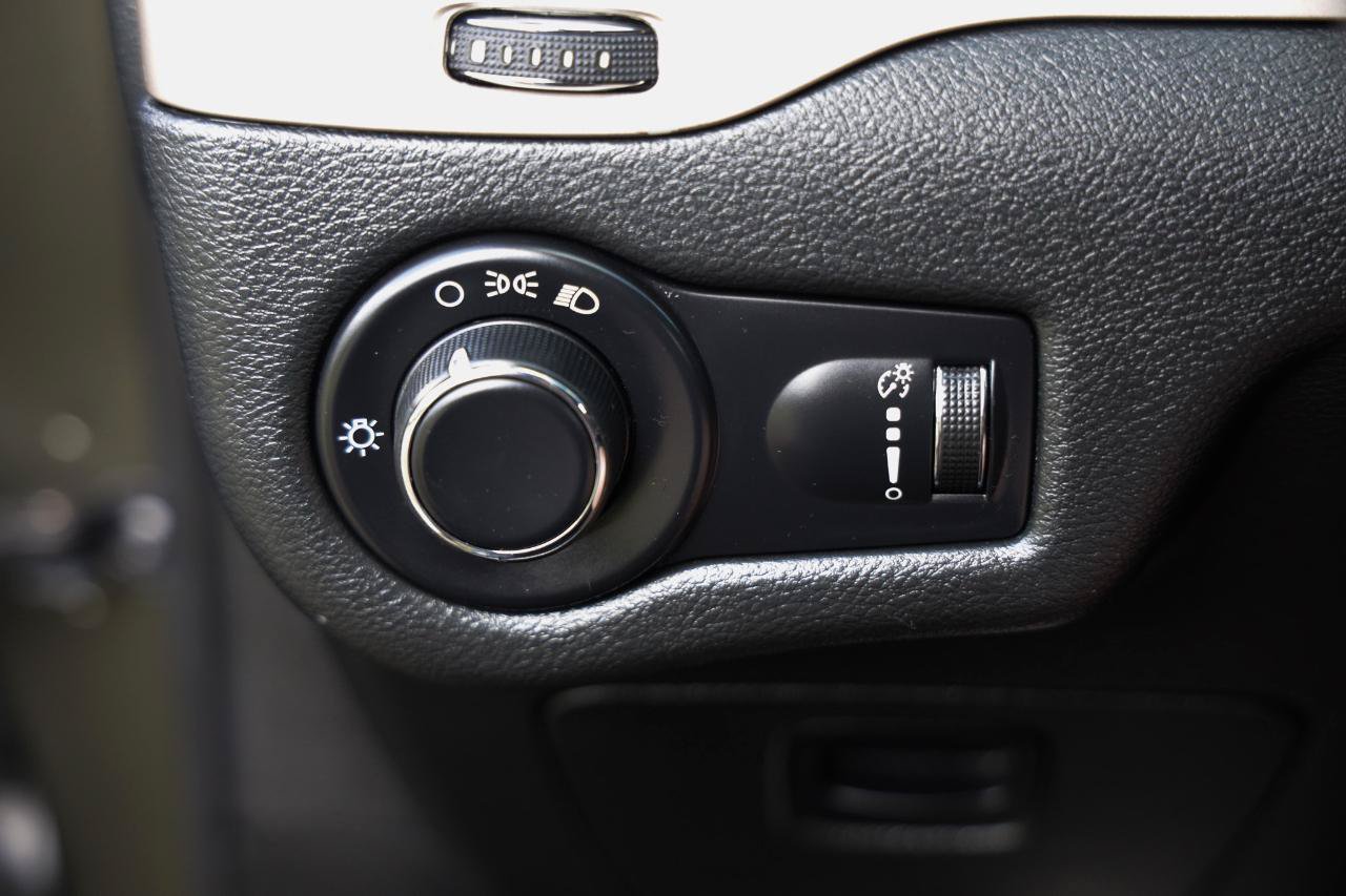 Used 2015 Jeep Cherokee Sport w/ Sport Appearance Group AWD/4WD image 40