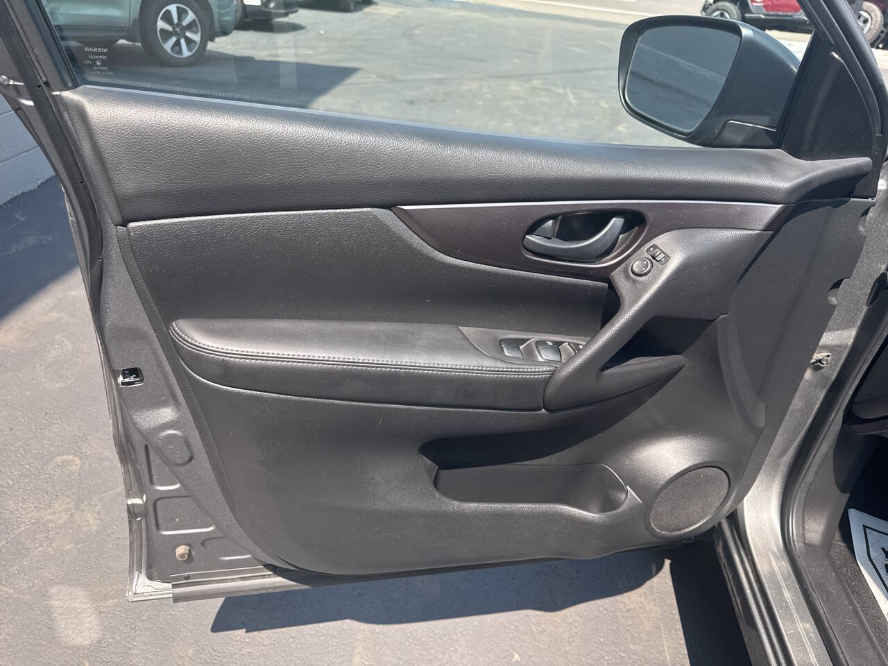Used 2017 Nissan Rogue Sport S AWD/4WD image 14