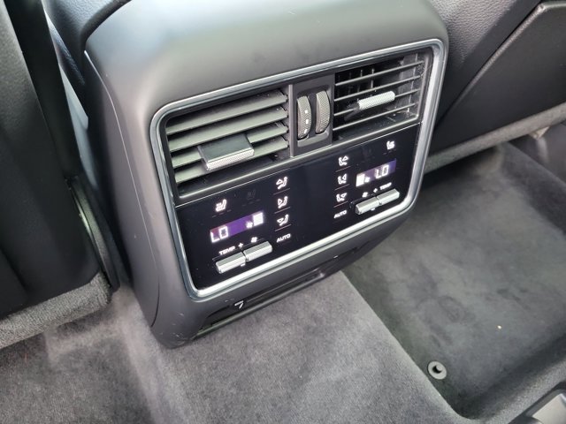 Certified 2023 Porsche Cayenne Platinum Edition AWD/4WD image 18