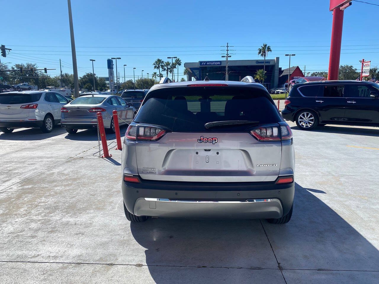 Used 2019 Jeep Cherokee Limited FWD image 9