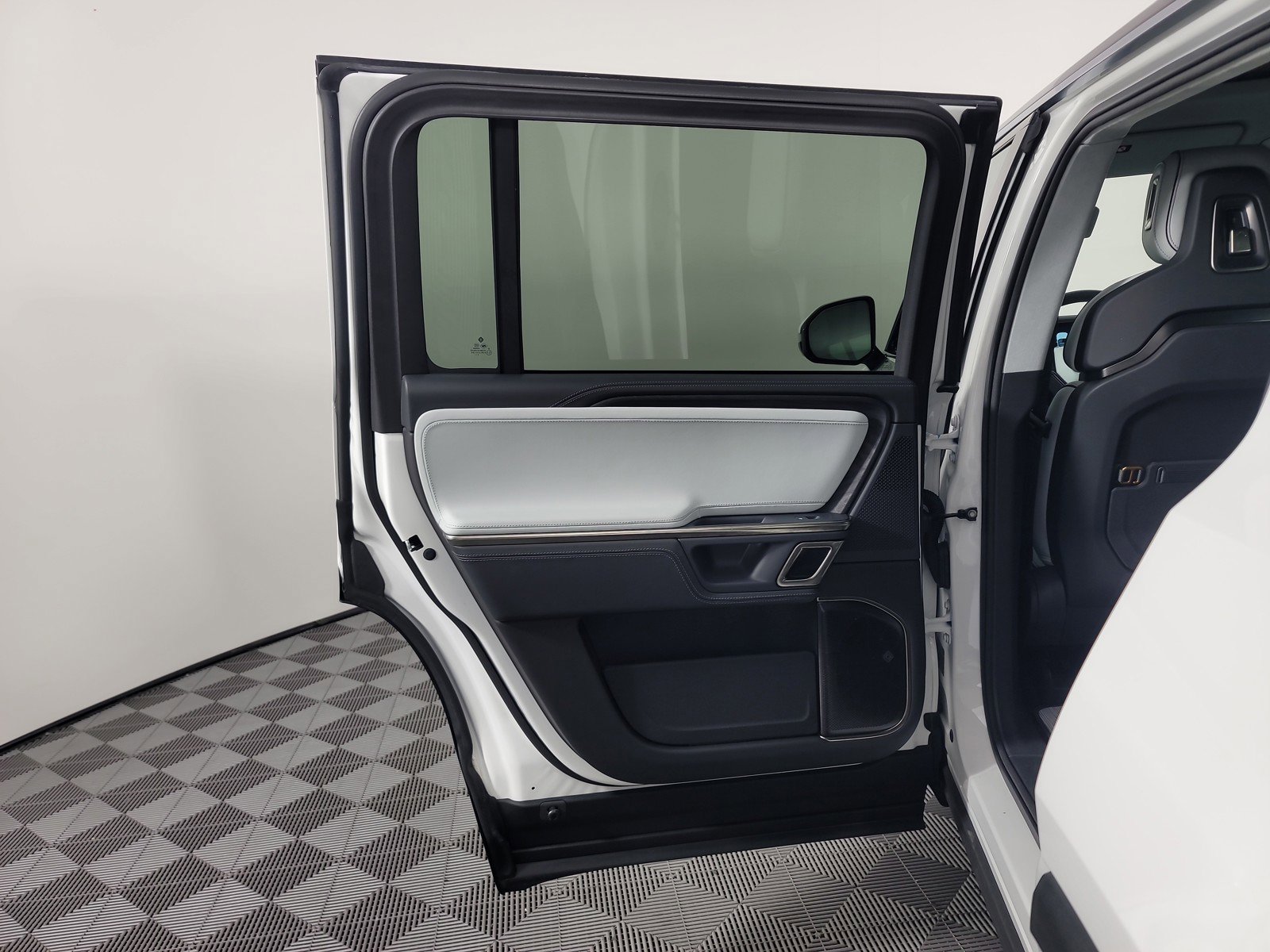 Used 2024 Rivian R1S Adventure image 17