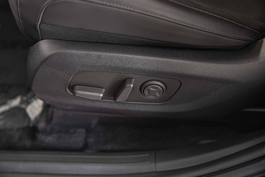 Used 2025 Kia Carnival EX image 21