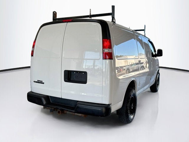 Used 2017 Chevrolet Express 2500 RWD image 4