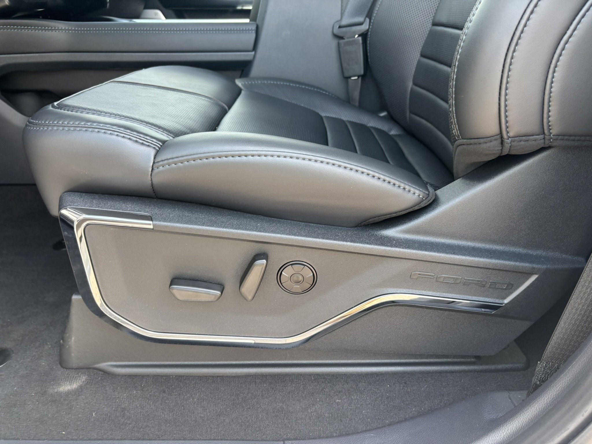 New 2025 Ford F250 4x4 Crew Cab Super Duty image 18