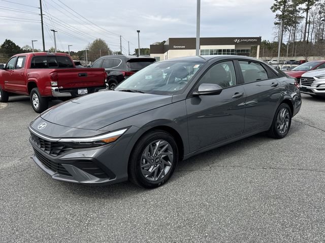 Certified 2025 Hyundai Elantra Hybrid FWD image 3