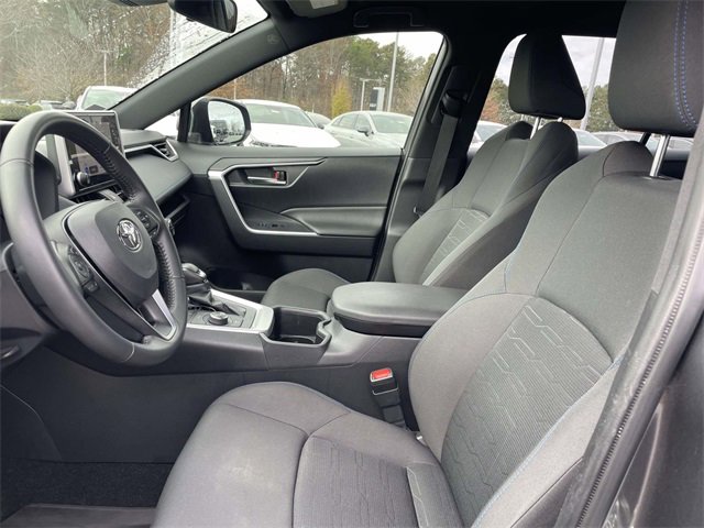 Used 2023 Toyota RAV4 SE image 3