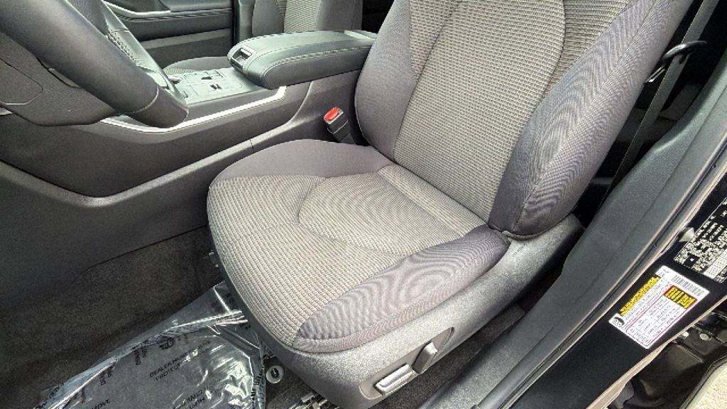 Certified 2025 Toyota Highlander LE image 19