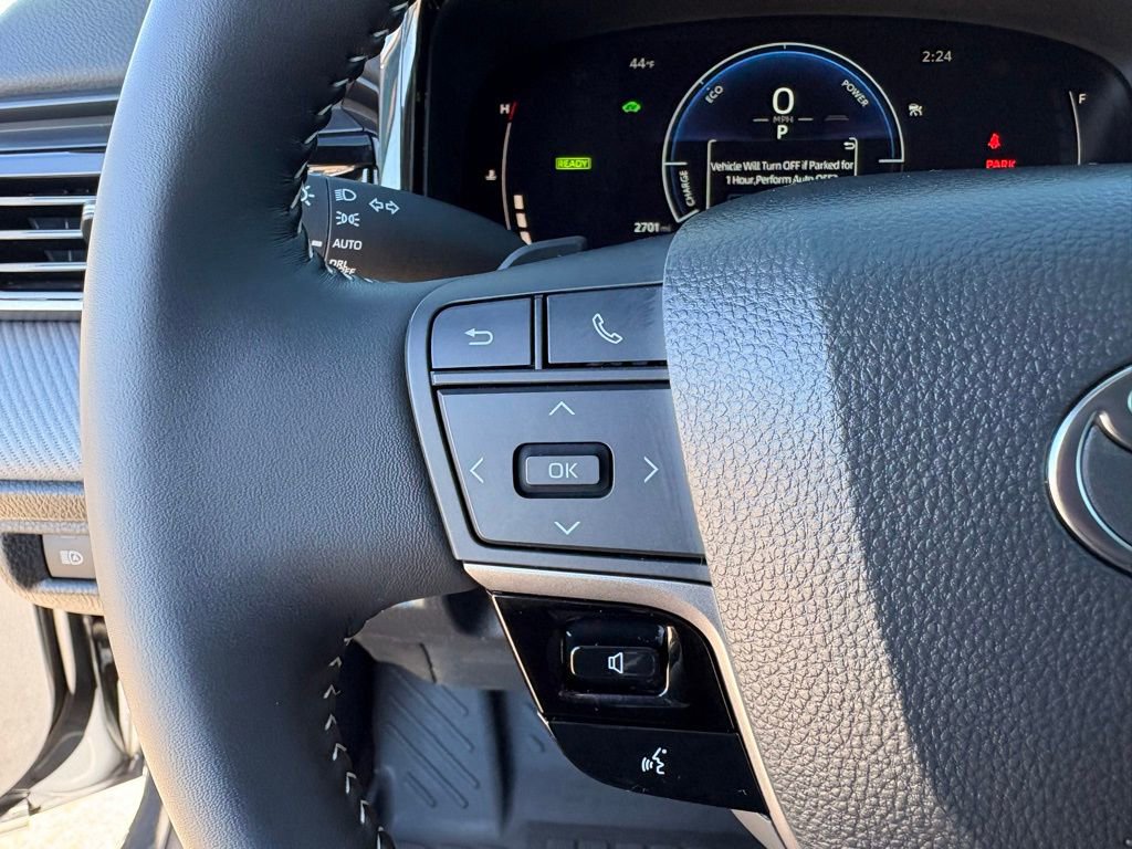 Used 2025 Toyota Camry SE w/ Convenience Package image 23