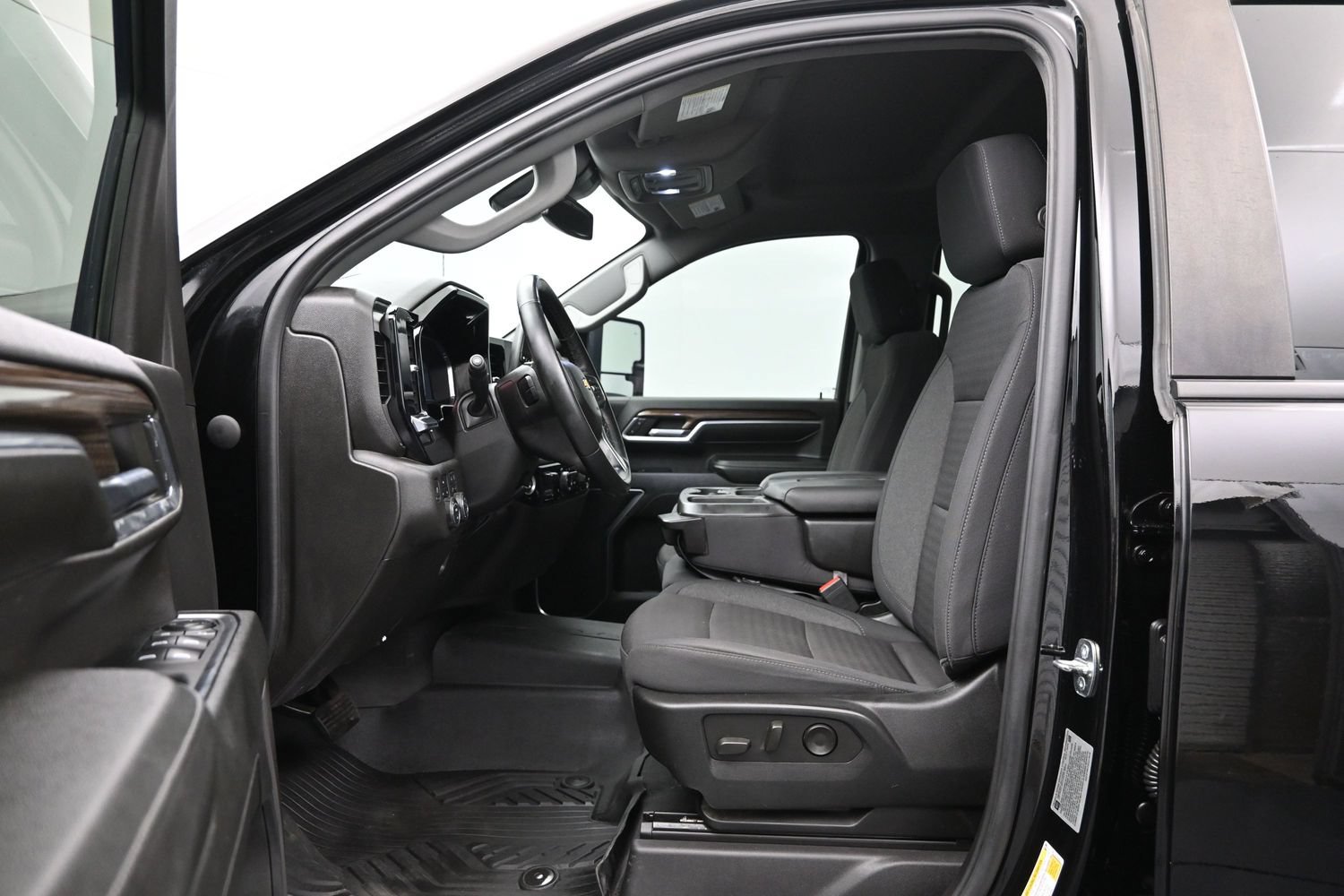 Used 2024 Chevrolet Silverado 2500 LT AWD/4WD image 9