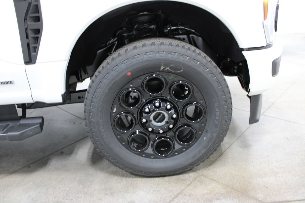 New 2026 Ford F250 Lariat w/ Black Appearance Package image 44