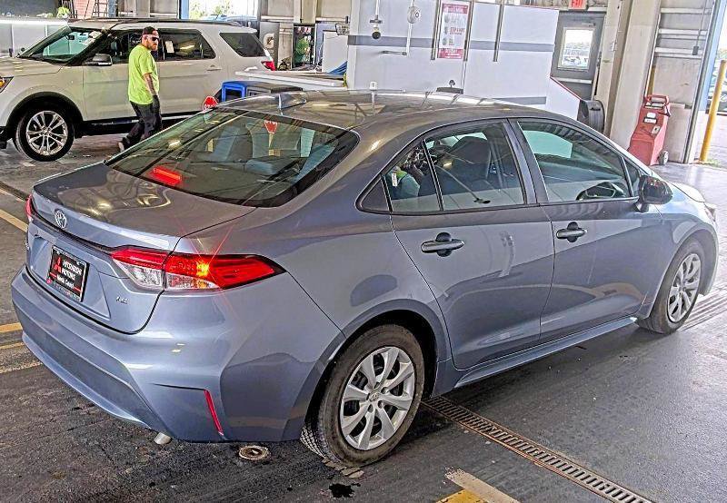 Used 2022 Toyota Corolla LE FWD image 2