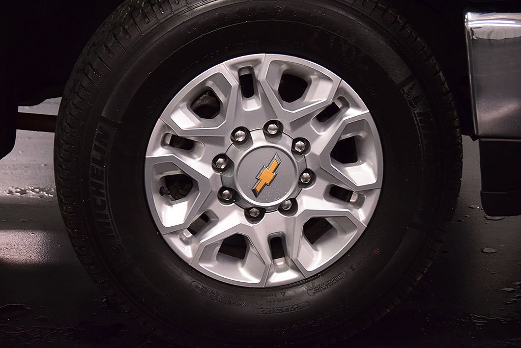 Used 2024 Chevrolet Silverado 2500 LTZ w/ LTZ Convenience Package AWD/4WD image 11
