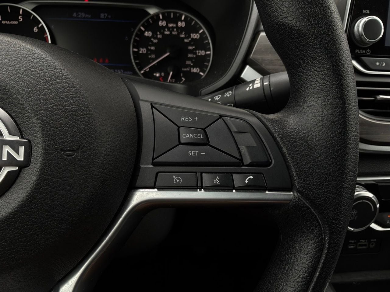 Used 2025 Nissan Altima 2.5 SV FWD image 31