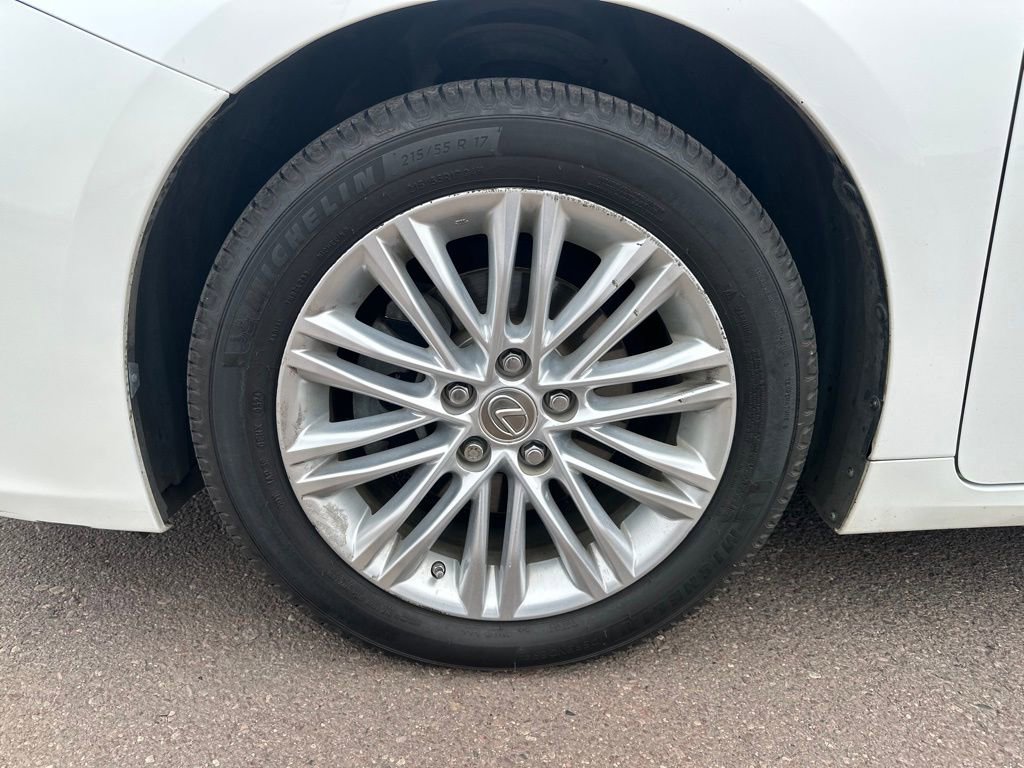 Used 2014 Lexus ES 350 w/ Luxury Package image 40