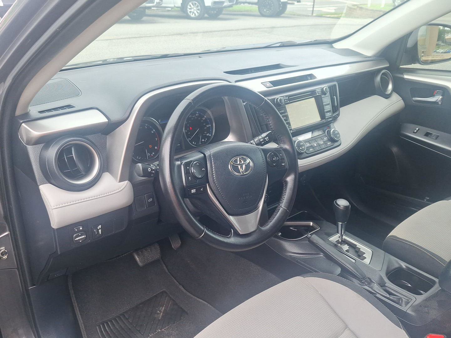 Used 2016 Toyota RAV4 XLE FWD image 10