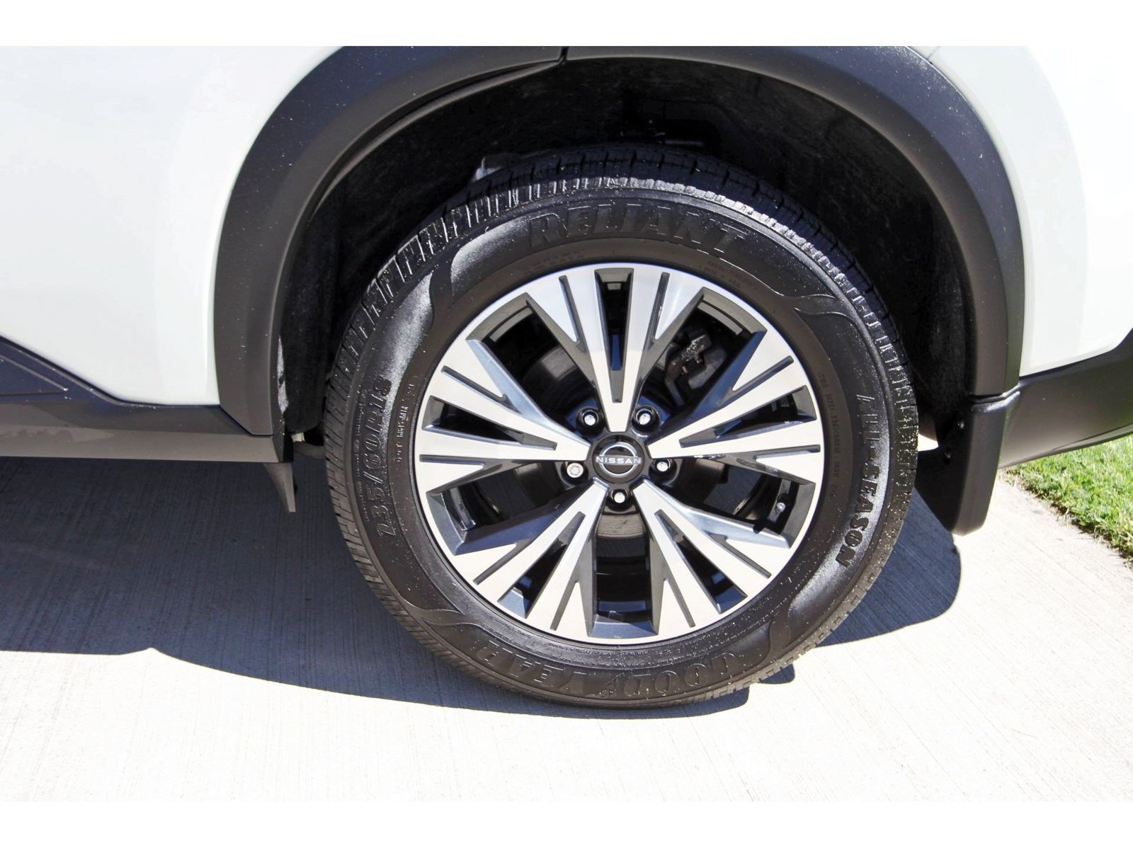 Certified 2023 Nissan Rogue SV FWD image 31