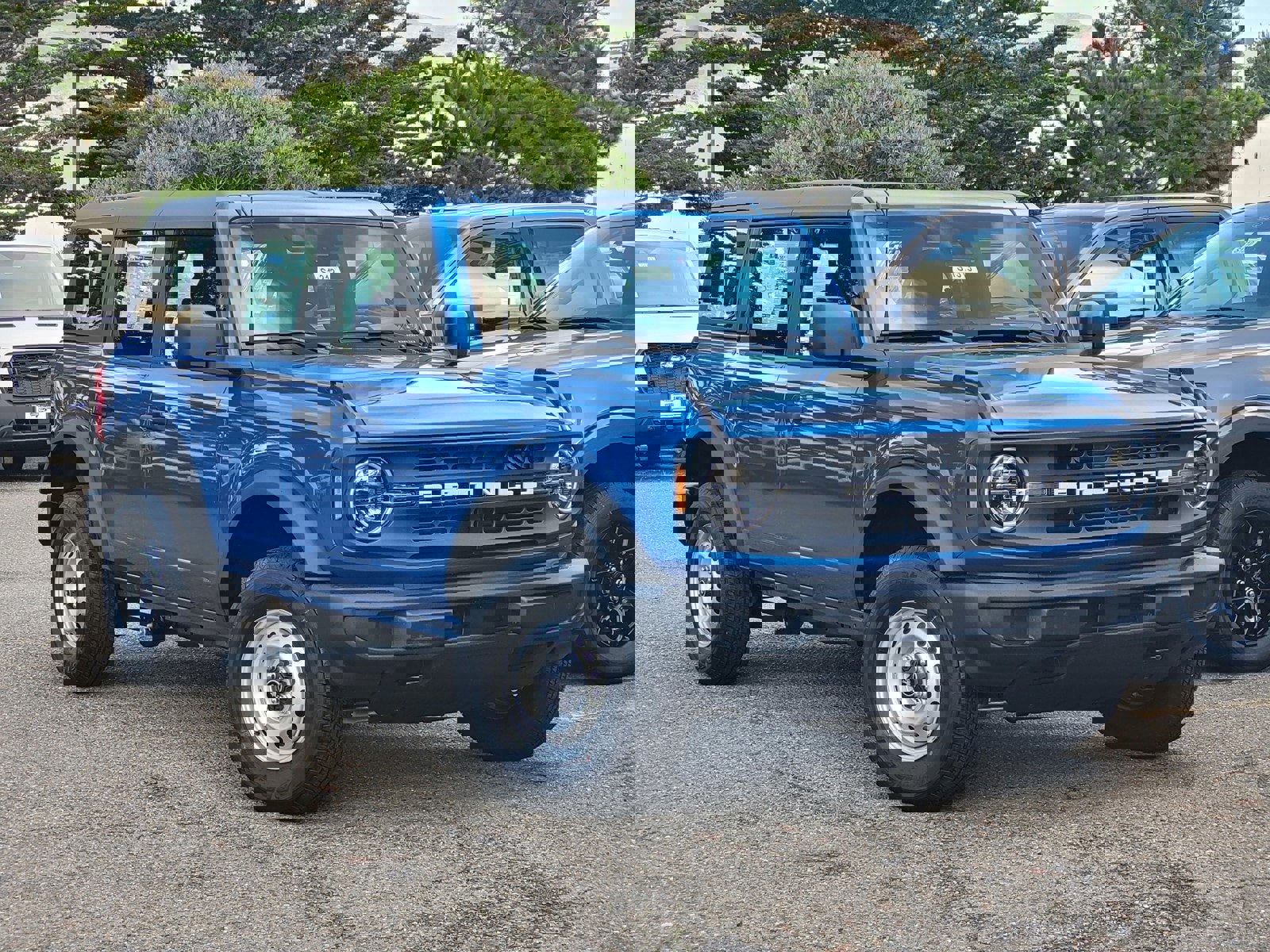 New 2025 Ford Bronco 4-Door image 2