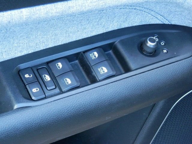 Used 2022 Jeep Compass Latitude w/ Sun and Sound Group AWD/4WD image 16