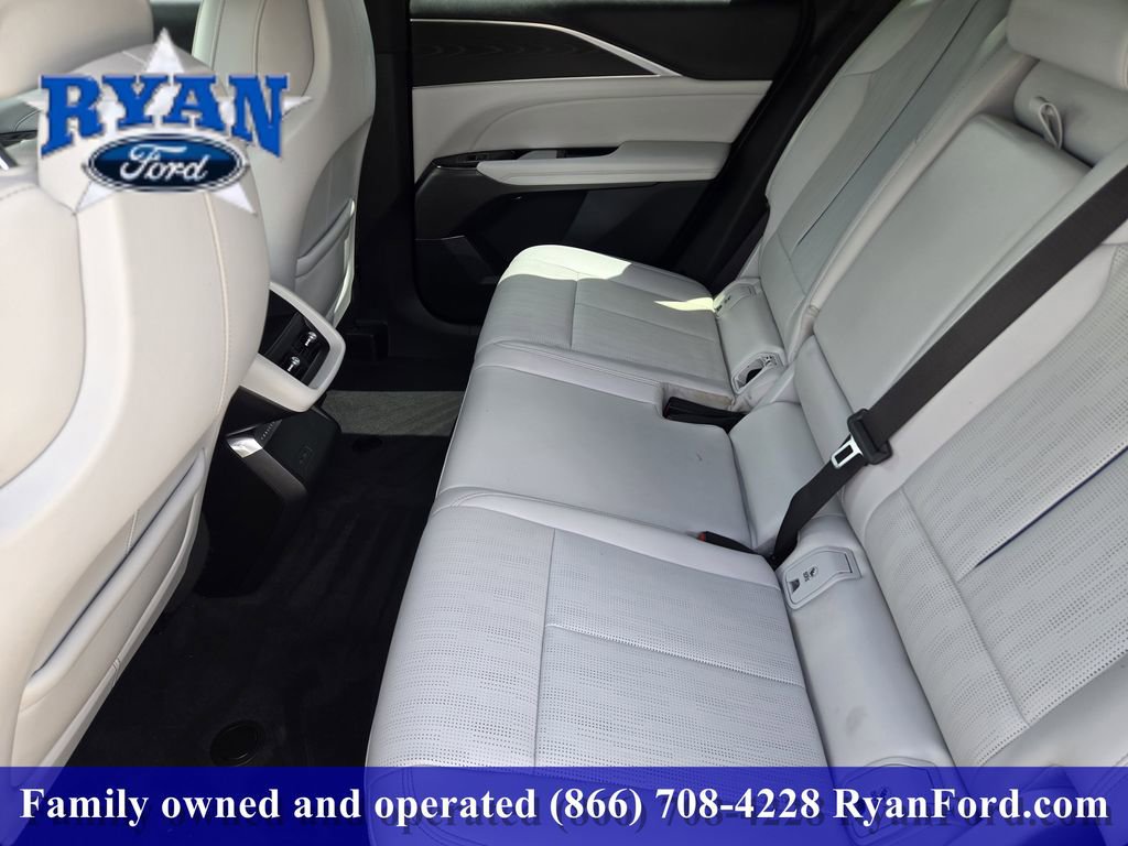 Used 2024 Cadillac Lyriq Luxury image 21