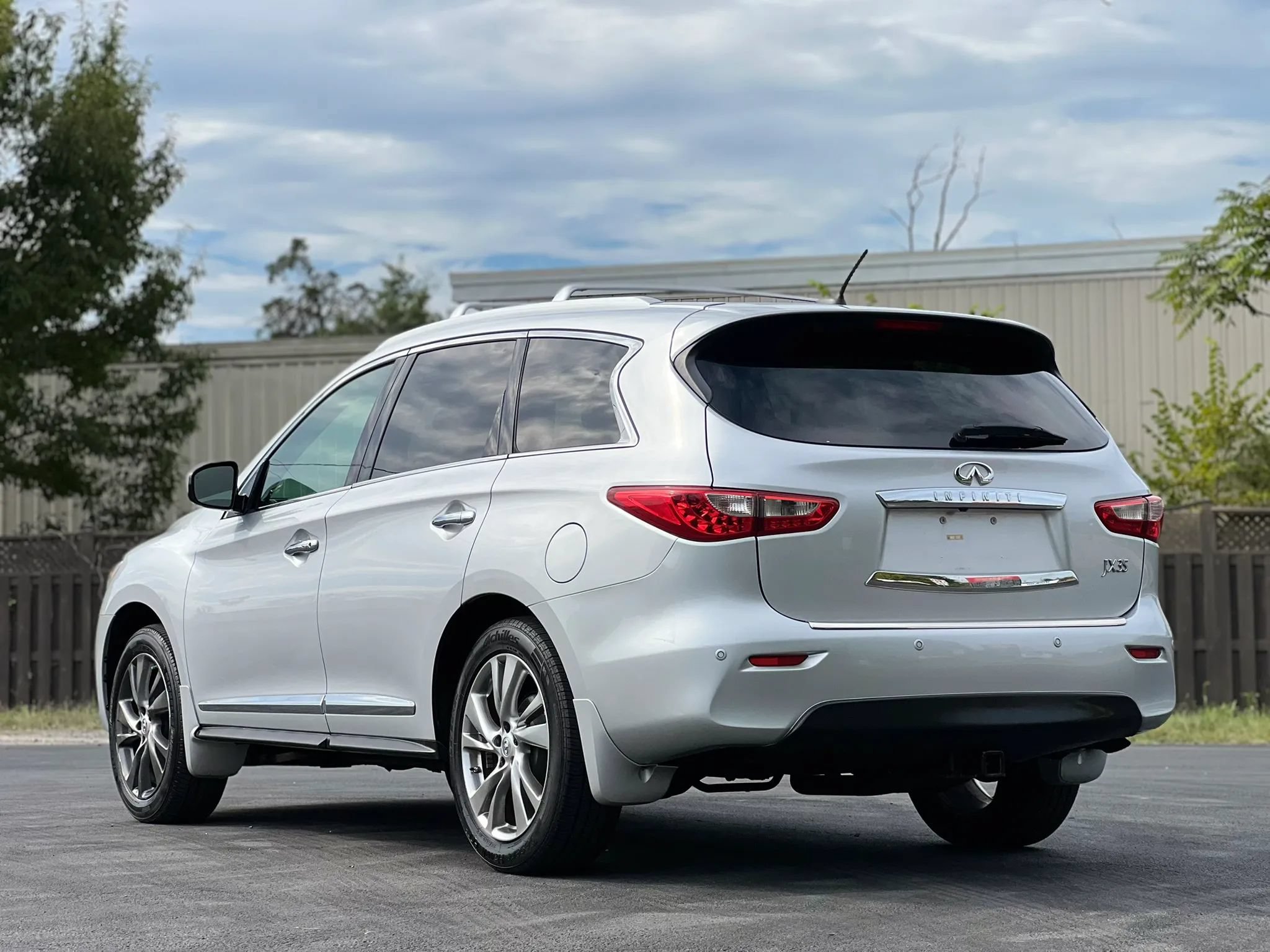 Used 2013 INFINITI JX35 AWD w/ Premium Pkg image 3