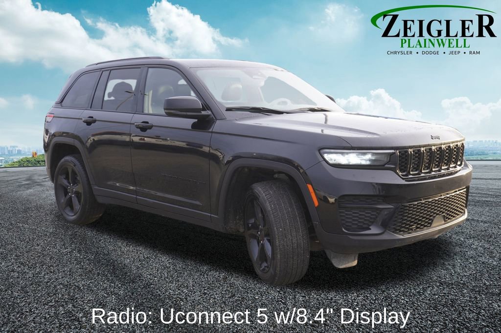 Used 2023 Jeep Grand Cherokee Altitude image 4