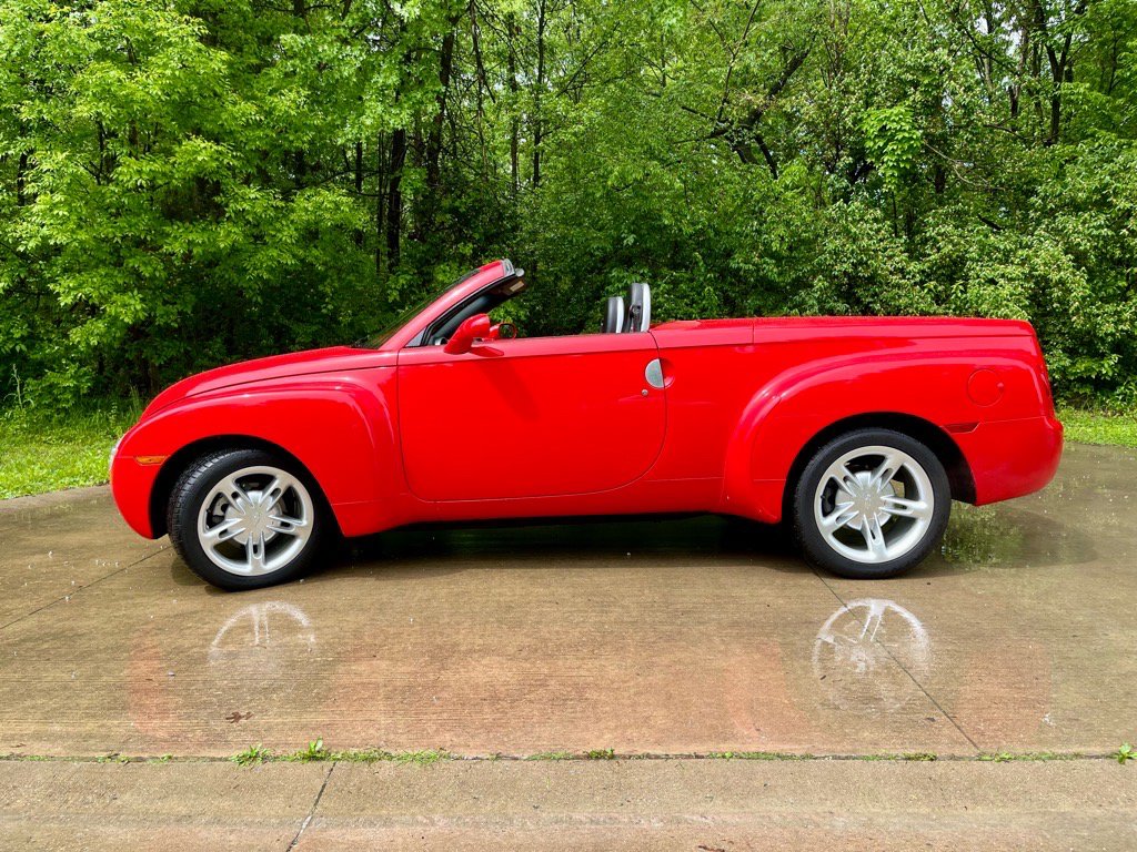Used 2004 Chevrolet SSR w/ Preferred Equipment Group RWD image 11