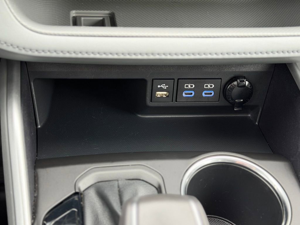 Used 2022 Toyota Highlander XLE AWD/4WD image 22