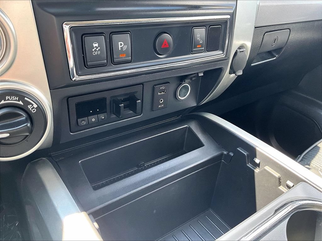 Used 2017 Nissan Titan PRO-4X AWD/4WD image 33