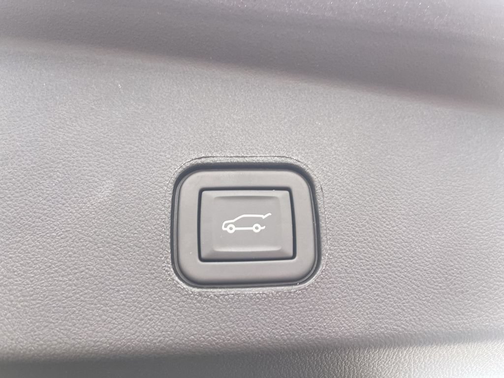 Certified 2025 Cadillac Lyriq Luxury AWD/4WD image 17