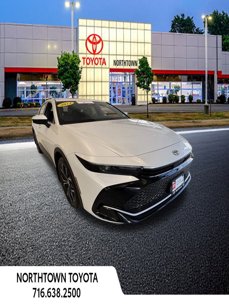 Used 2024 Toyota Crown XLE image 2