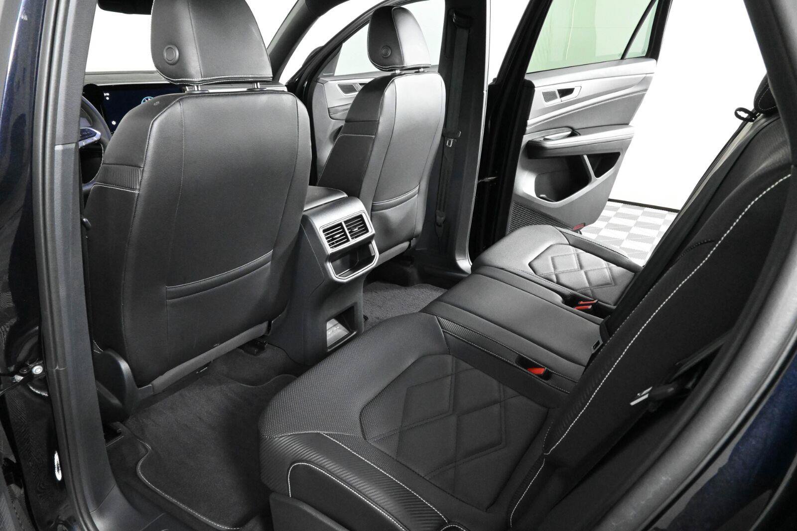 Used 2024 Volkswagen Atlas Cross Sport SE FWD image 12