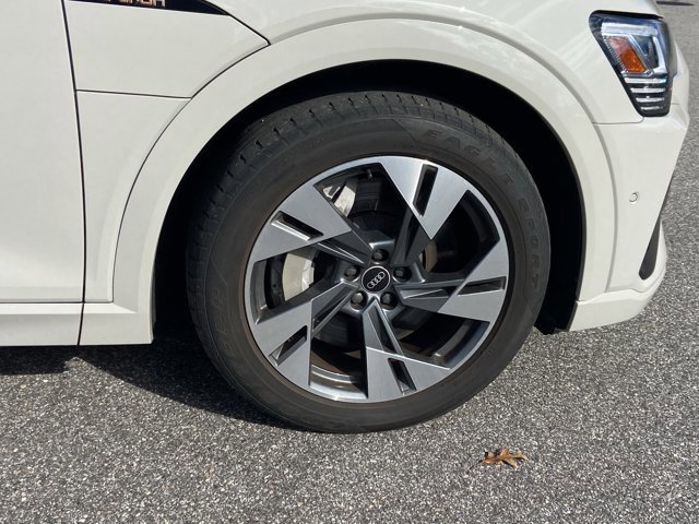 Used 2022 Audi e-tron Premium w/ Convenience Plus Package image 12