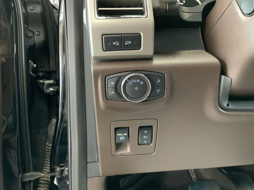 Used 2018 Ford F150 King Ranch w/ Equipment Group 601A Luxury AWD/4WD image 16